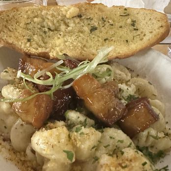 Grassa - Pork Belly Mac & Cheese with a slice of Garlic Bread. - Italian Near Me - Portland, Oregon Grassa - Pork Belly Mac & Cheese with a slice of Garlic Bread. - Italian Near Me - Portland, Oregon