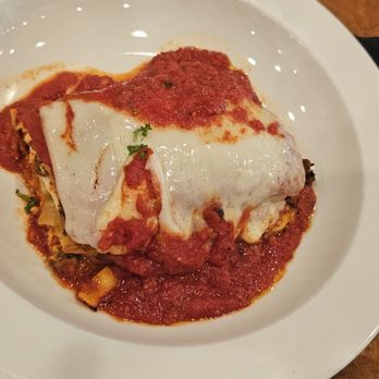 Giardino Italian Restaurant - Lasagna con carne - Italian Near Me - Springfield, Virginia Giardino Italian Restaurant - Lasagna con carne - Italian Near Me - Springfield, Virginia