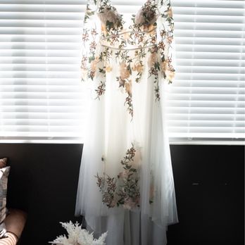 Darwin Cris Studio - Beautiful wedding dress shot - Videographers Near Me - Cerritos, California Darwin Cris Studio - Beautiful wedding dress shot - Videographers Near Me - Cerritos, California