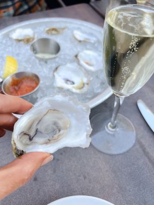 Feast Raw Bar & Bistro by null