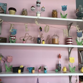 Smallcakes Cary - Cute decor - Cupcakes Near Me - Cary, North Carolina