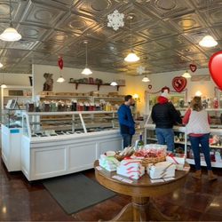 James J Chocolate Shop - Panoramic view