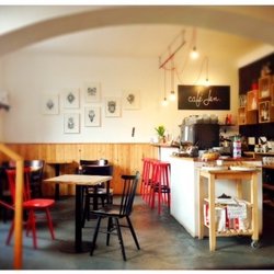 Café Jen - Cute cafe with art display inside