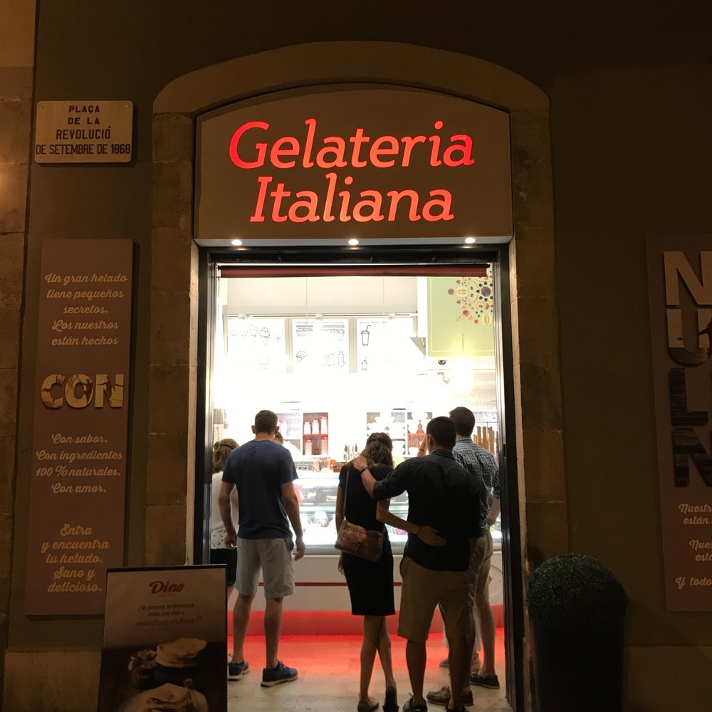 Dino - Outside - Ice Cream & Frozen Yogurt Near Me - Barcelona, B