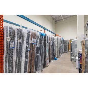 Big Box Outlet Store - Outlet Stores Near Me - Langley, British Columbia