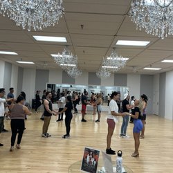 Melómano Entertainment & Dance