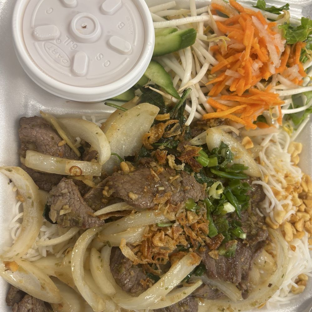 Saigon Quan - Lemongrass beef vermicelli bowl - Chinese Near Me - Austin, Texas Saigon Quan - Lemongrass beef vermicelli bowl - Chinese Near Me - Austin, Texas