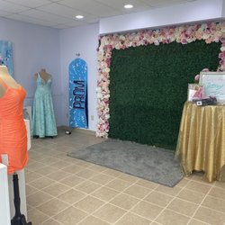 Lily's Bridal & Prom - Photo drop