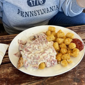 The Starboard - Cream chipped beef and tater tots - American Near Me - Dewey Beach, Delaware The Starboard - Cream chipped beef and tater tots - American Near Me - Dewey Beach, Delaware