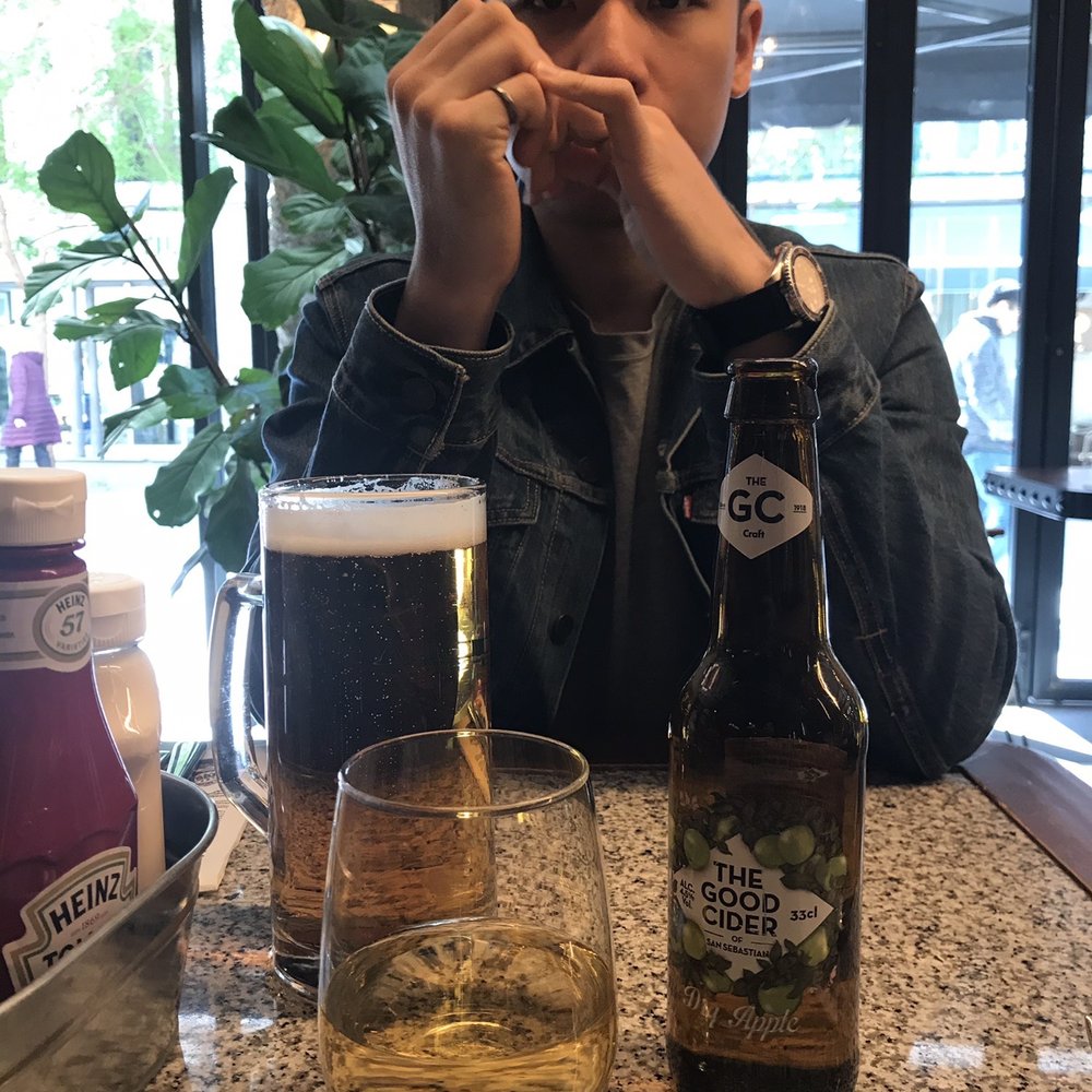 Steak Burger - Estrella and dry apple cider - Burgers Near Me - Madrid, M Steak Burger - Estrella and dry apple cider - Burgers Near Me - Madrid, M