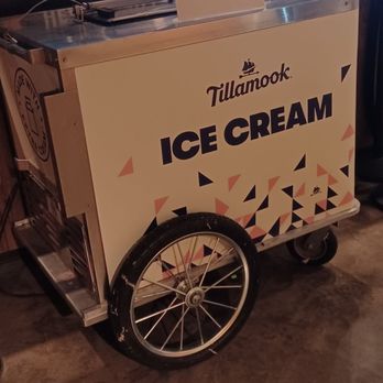 Tillamook Creamery - Cheese Shops Near Me - Tillamook, Oregon