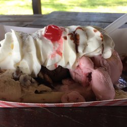 Blueberry Hill Ice Cream Shop - Delicious Banana Split!!!