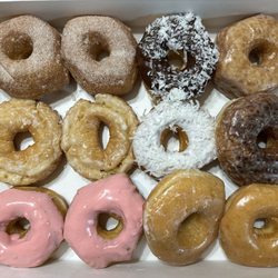 Donut Palace Plus - Dozen donuts