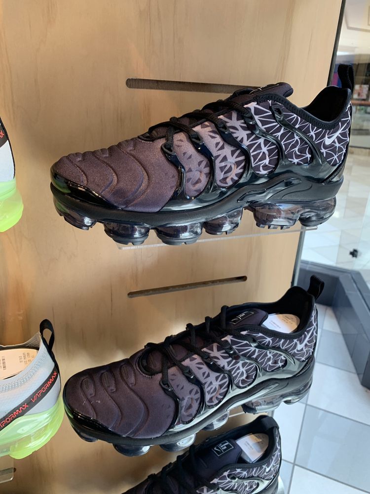 FINISH LINE Updated October 2024 325 Four Seasons Town Ctr, Greensboro, North Carolina