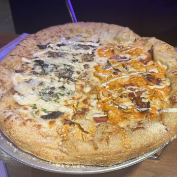 Mellow Mushroom St Peters - Large pizza - Pizza Near Me - Cottleville, Missouri