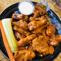Las Alitas - Overbooked and super dry chicken wings