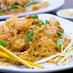 Bai Tong Thai Food Restaurant - Pad Thai