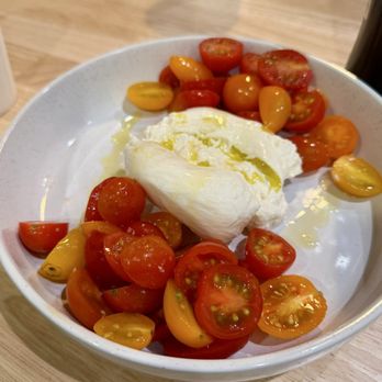 Luigis Pizza - Burrata and Tomato Salad - Pizza Near Me - Honolulu, Hawaii Luigis Pizza - Burrata and Tomato Salad - Pizza Near Me - Honolulu, Hawaii