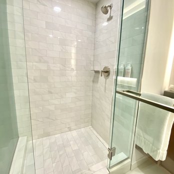 One11 Hotel - Walk-in shower - Hotels Near Me - New Orleans, Louisiana