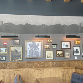 Crushed by Giants - Decor - Brewpubs Near Me - Chicago, Illinois