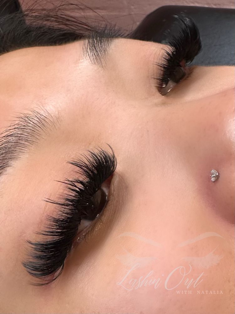 Lashin' Out with Natalia Logo