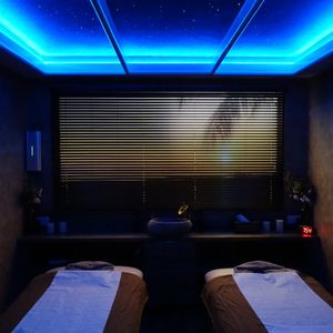 THE NAKED MASSEUSE - Ashton Town Center, Tameside, Greater Manchester