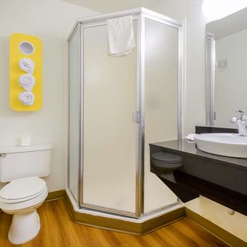 Motel 6 - bathroom - Hotels Near Me - Kelso, Washington Motel 6 - bathroom - Hotels Near Me - Kelso, Washington