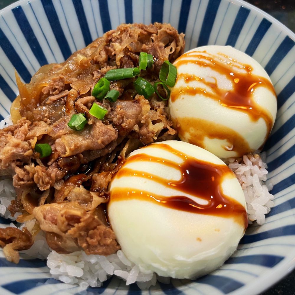 Fresh Bites Hawaii - Sukiyaki Beef Poached Eggs on Rice - Poke Near Me - Honolulu, Hawaii Fresh Bites Hawaii - Sukiyaki Beef Poached Eggs on Rice - Poke Near Me - Honolulu, Hawaii