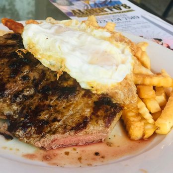 Alberto's Restaurant & Pizzeria - Bife con Papas Fritas y Huevo Frito Plato - Pizza Near Me - Belleville, New Jersey