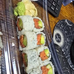 Spicy tuna, avocado, cucumber roll