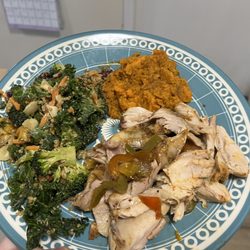SoulFull Eats - Chipotle Rubbed Drumsticks with maple sweet potatoes and Georgia kale salad