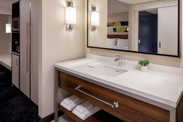 Hilton Garden Inn Waikiki Beach by null