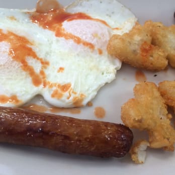 Rinconcito Miami - Coral Gables - Eggs over easy, sausage and tater tots - Cuban Near Me - Miami, Florida