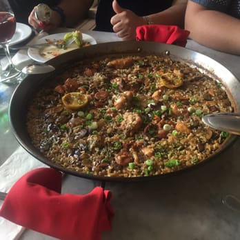 El Born - Chicken Paella - Spanish Near Me - Brooklyn, New York