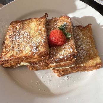 Sweet E's Cafe - Stuffed banana French toast - Cafes Near Me - Honolulu, Hawaii Sweet E's Cafe - Stuffed banana French toast - Cafes Near Me - Honolulu, Hawaii