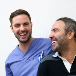 Eriksbergs Tandvård - Dentist Gothenburg André Näf with happy patient