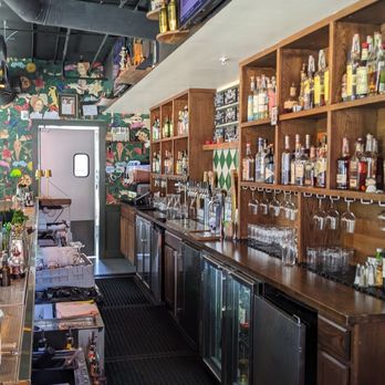 Gussie's - The bar - Cocktail Bars Near Me - Raleigh, North Carolina