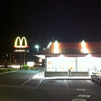 McDonald's - a car parked in front of a mcdonald's - Burgers Near Me - Pullman, Washington McDonald's - a car parked in front of a mcdonald's - Burgers Near Me - Pullman, Washington