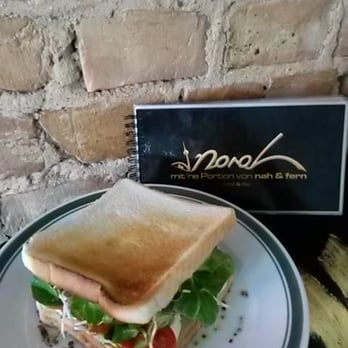 Café & Bar norah - Ziegenkäse-Sandwich mit Feldsalat, Cherrytomaten, frischem Basilikum, Radischensprossen, Pfeffer und Olivenöll - Cafes Near Me - Berlin, BE Café & Bar norah - Ziegenkäse-Sandwich mit Feldsalat, Cherrytomaten, frischem Basilikum, Radischensprossen, Pfeffer und Olivenöll - Cafes Near Me - Berlin, BE