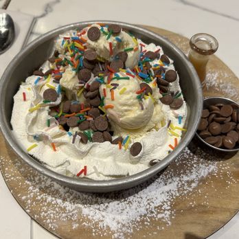 Max Brenner New York - Max Famous Chocolate Mess Party for Two - Desserts Near Me - New York, New York Max Brenner New York - Max Famous Chocolate Mess Party for Two - Desserts Near Me - New York, New York