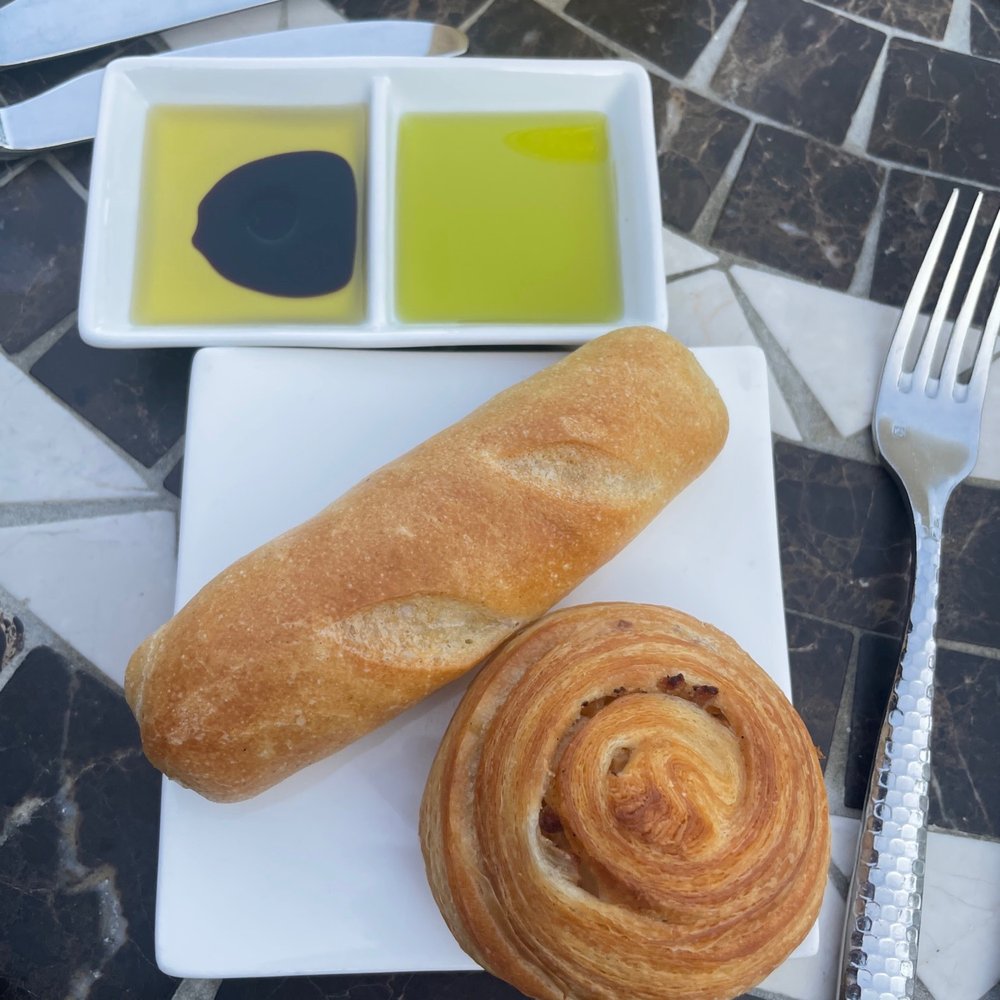 Vela - Sourdough and an onion roll with olive oil and balsamic - Italian Near Me - Cabo San Lucas, BCS