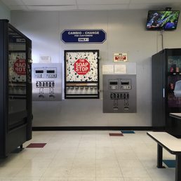 You can easily get change for bills up to $20which is very convenient. Free soap, bring your own dryer sheet, attendant very helpful