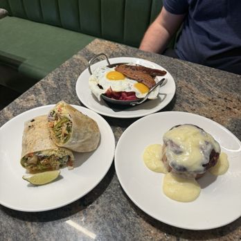 Rize Carmel - Breakfast burrito, chorizo skillet, and cinnamon roll - Breakfast & Brunch Near Me - Carmel, Indiana