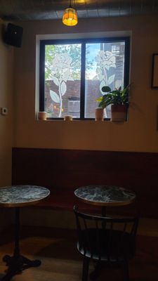 Liz's Book Bar by null