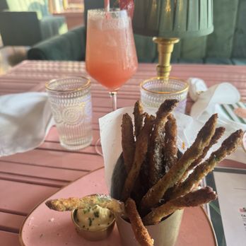 Nigel's Waterfront Restaurant - Asparagus fries Lily's spritz drink - Bars Near Me - Long Beach, California Nigel's Waterfront Restaurant - Asparagus fries Lily's spritz drink - Bars Near Me - Long Beach, California