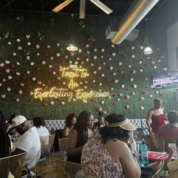 Toast It IZ - Inside of place