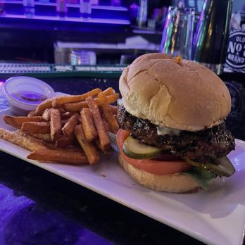 Esco Restaurant & Tapas Memphis - Tity Boi Turkey Burger - Lounges Near Me - Memphis, Tennessee