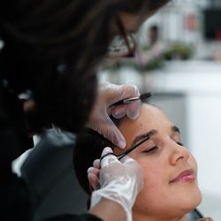 Brows & Lashes by UniqSwek - Threading process starts with Trimmings