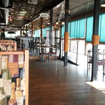 Vic's Place - the inside of a restaurant - Bars Near Me - Flint, Michigan