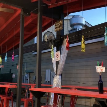 The Thirsty Chicken - Cute decor in outdoor patio - Chicken Wings Near Me - Leander, Texas